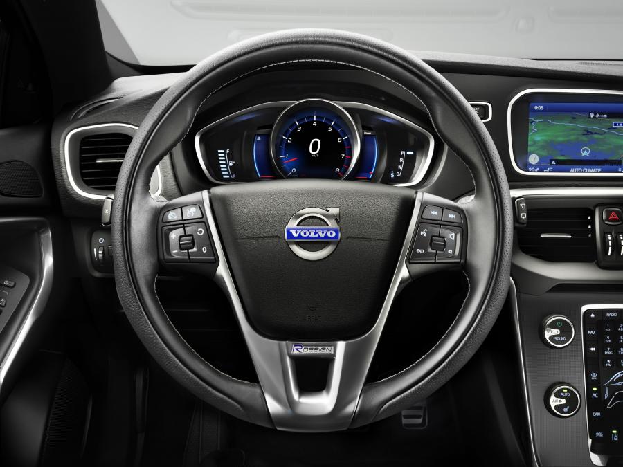  Volvo V40 R-Design 2012 года  (фото 4 из 15)